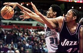 Mikki Moore, Donyell Marshall